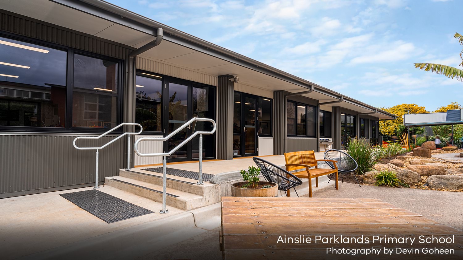 Photography of a new architect-designed modular building to Ainslie Parklands Primary School to replace Block A