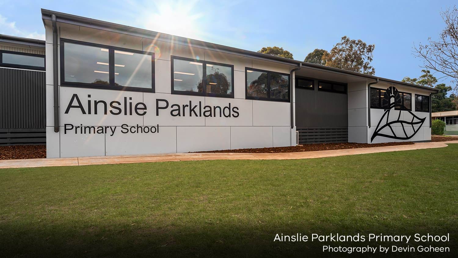 Photography of a new architect-designed modular building to Ainslie Parklands Primary School to replace Block A