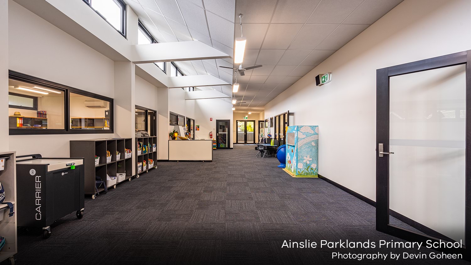 Photography of a new architect-designed modular building to Ainslie Parklands Primary School to replace Block A