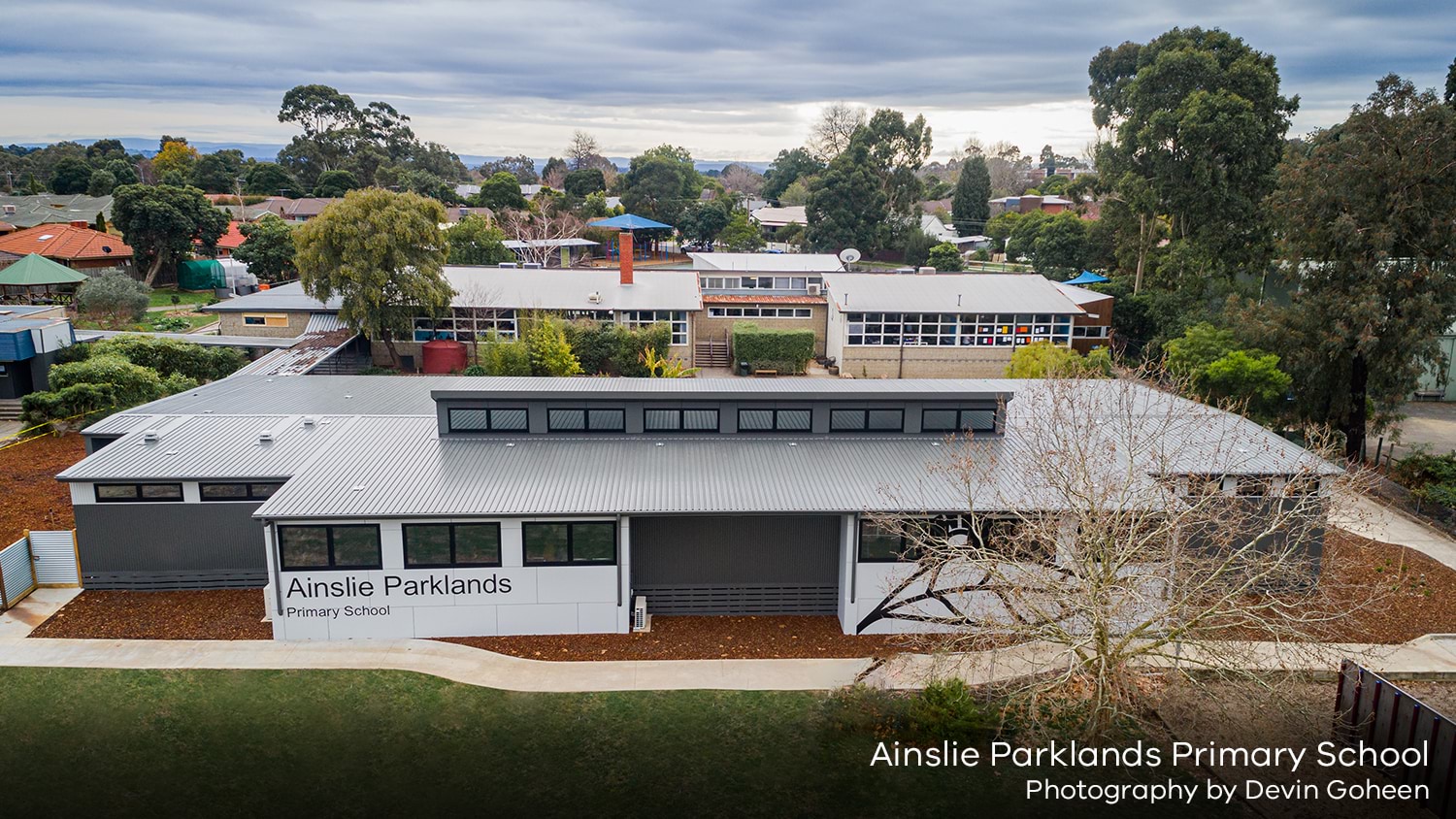 Photography of a new architect-designed modular building to Ainslie Parklands Primary School to replace Block A