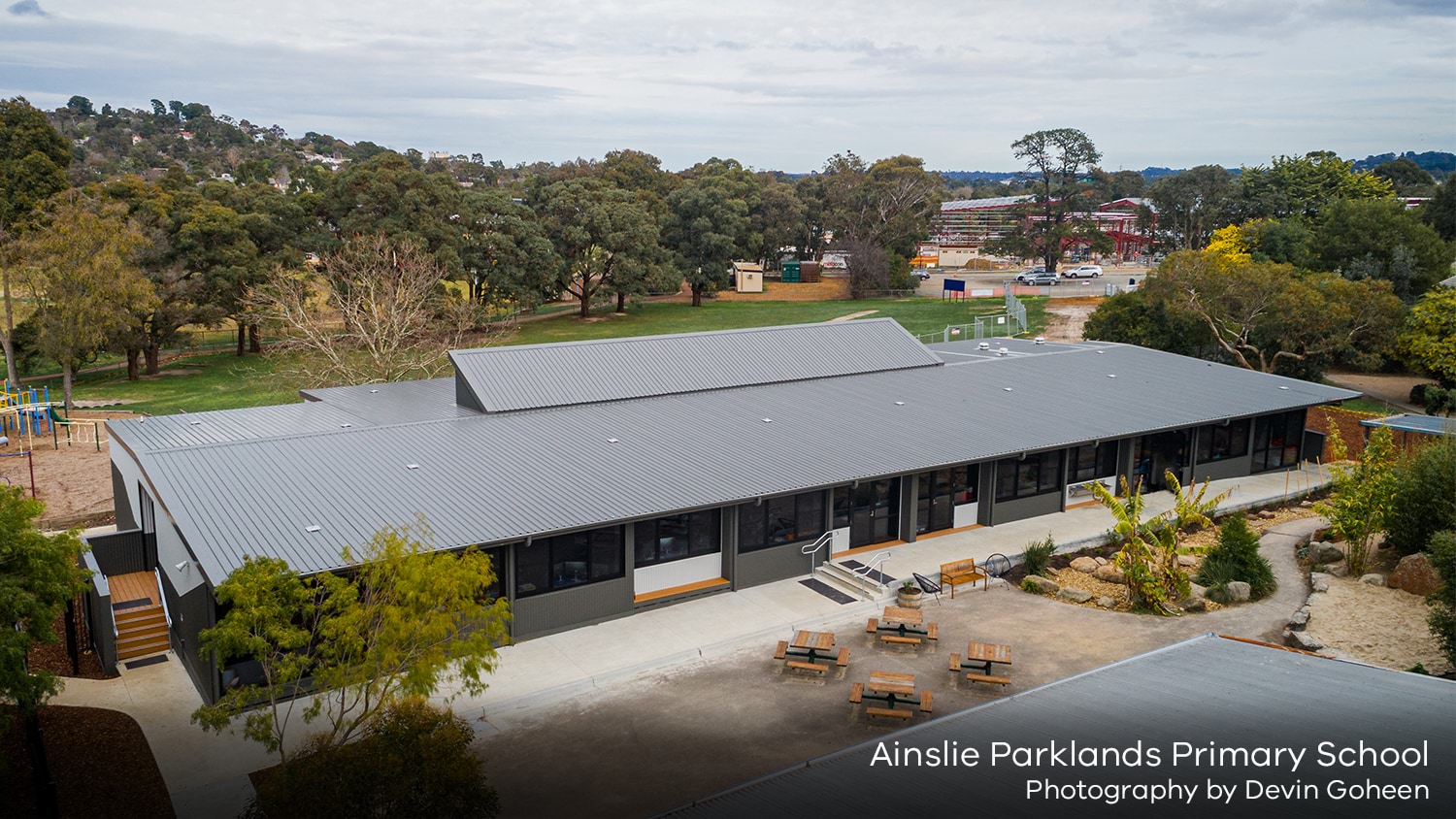 Photography of a new architect-designed modular building to Ainslie Parklands Primary School to replace Block A