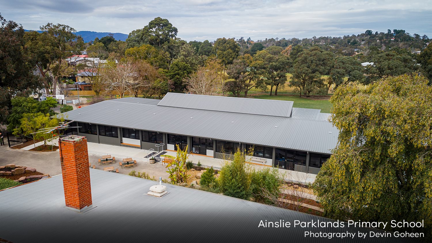 Photography of a new architect-designed modular building to Ainslie Parklands Primary School to replace Block A