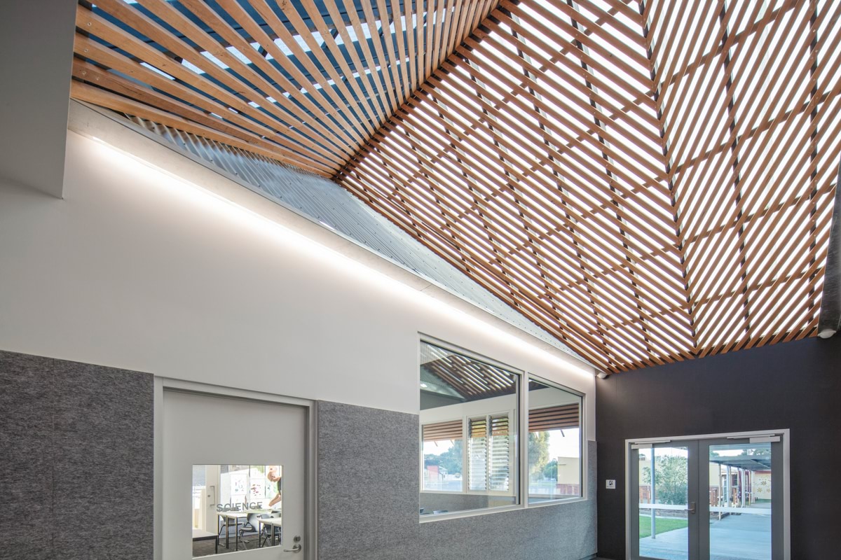 Photo of the corridor and ceiling feature