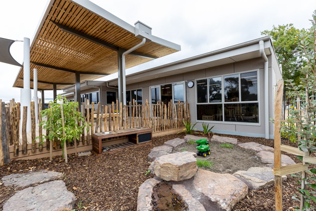 Lalor Primary School Kindergarten - photo of an outdoor space with covered decking and paving stones