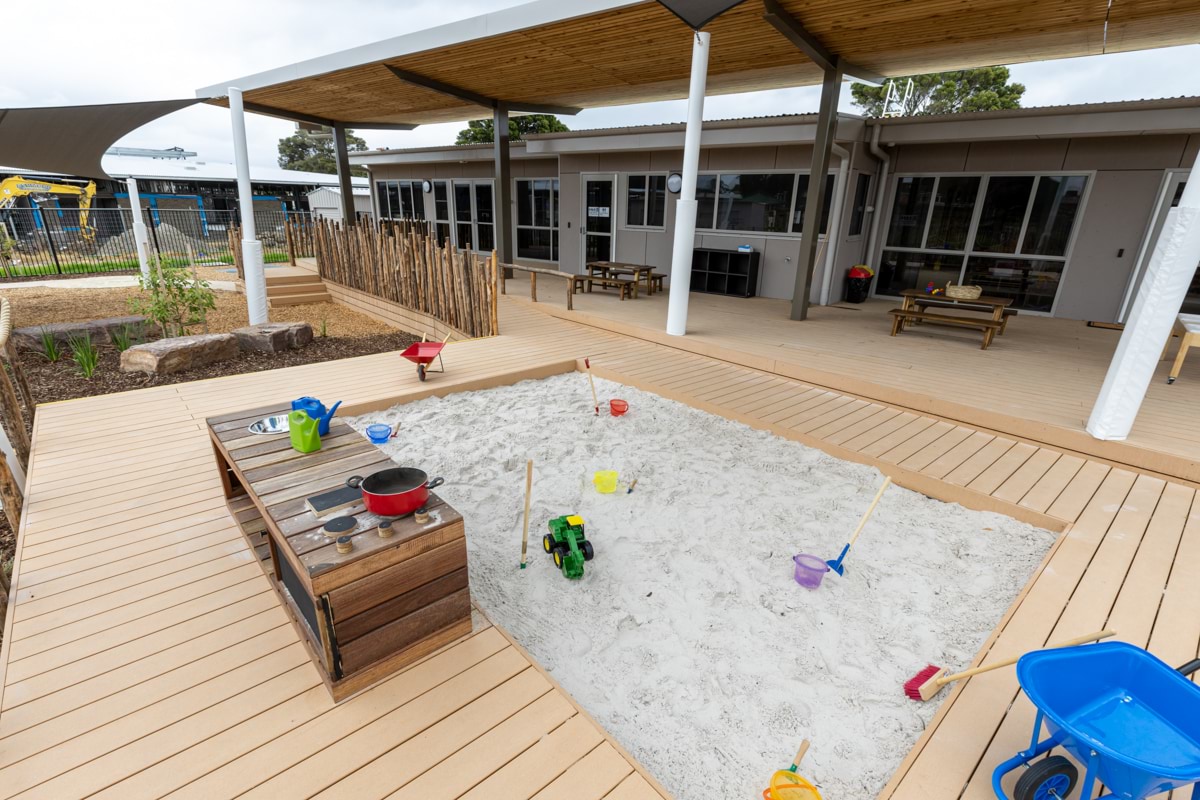 Lalor Primary School Kindergarten - photo of a sandpit and an outdoor decking area