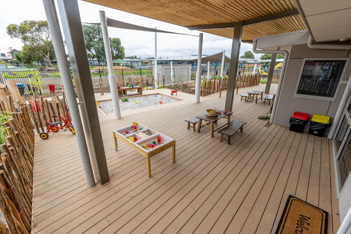 Lalor Primary School Kindergarten - photo of a decking area leading to an outdoor play space