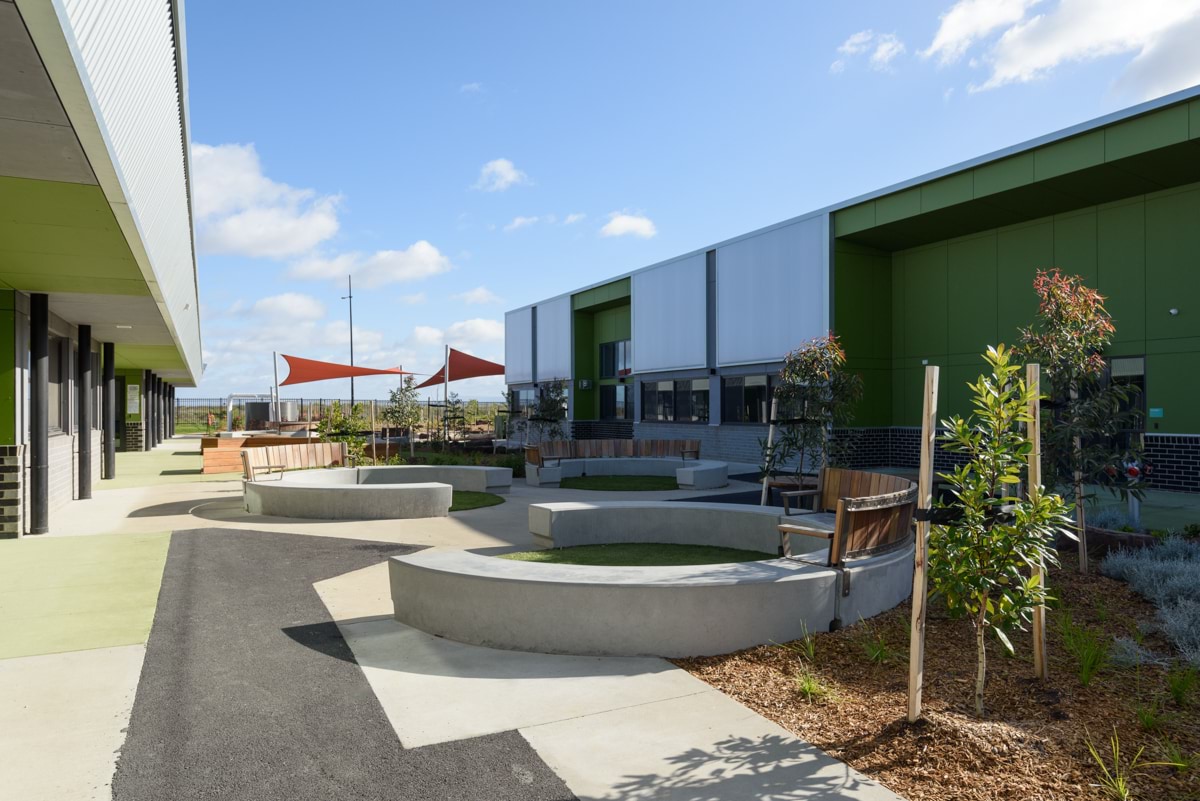 Donnybrook Primary School - new school, Completed school - outdoor play