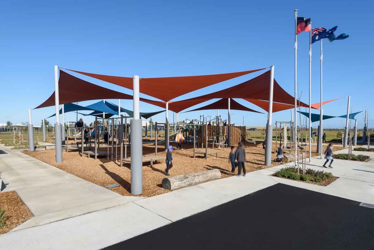 Donnybrook Primary School - new school, Completed school - outdoor play