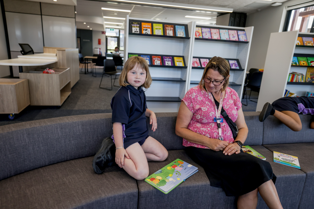 Nganboo Borron School – official opening, exploring the library